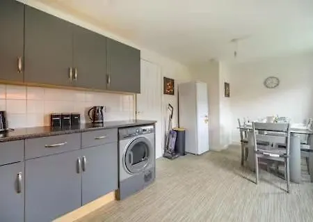 R3hl Double Near And Airport Leeds (West Yorkshire)