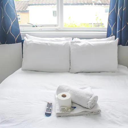 R3hl Double Near And Airport * Leeds (West Yorkshire)
